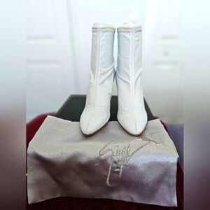 Giuseppe zanotti size 9 white/silver